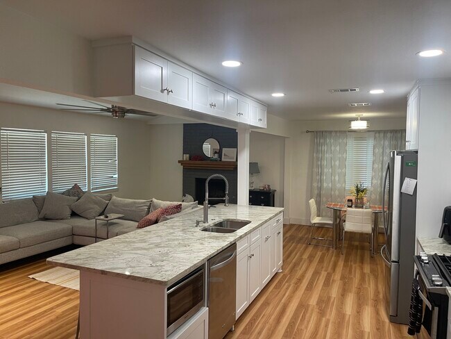 Building Photo - 2017 Hood Ridge Ct