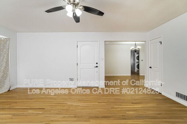 Foto del edificio - 215 N Western Ave