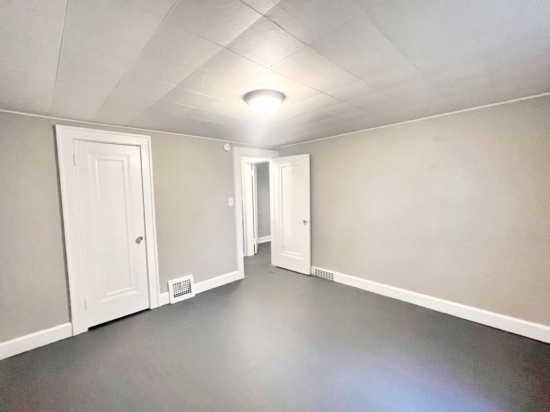 Foto del edificio - Charming 3-Bedroom Home in Desirable Plain...