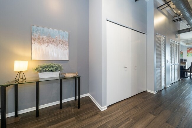 Building Photo - 2024 S Wabash Ave