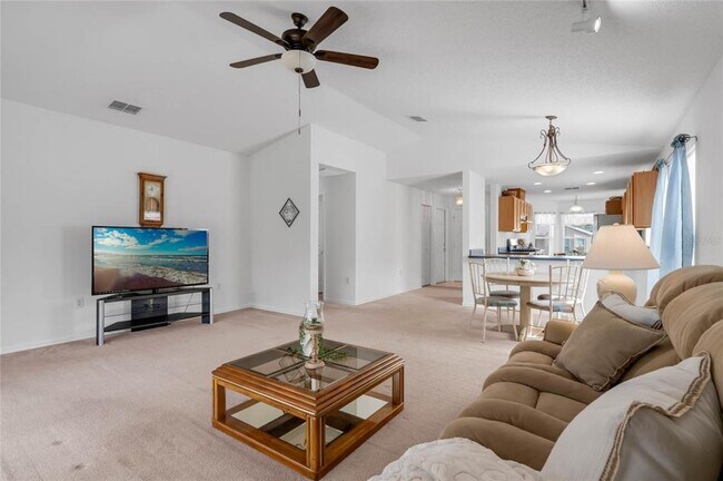 Foto del edificio - 408 Lake Suzanne Dr