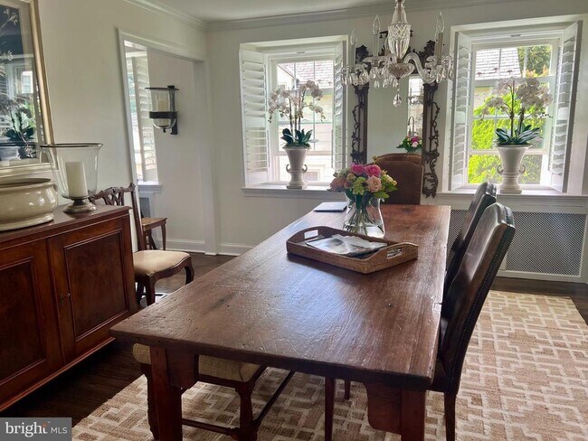 Foto del edificio - 1002 Crest Rd