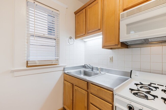Building Photo - 2066 NW Glisan St