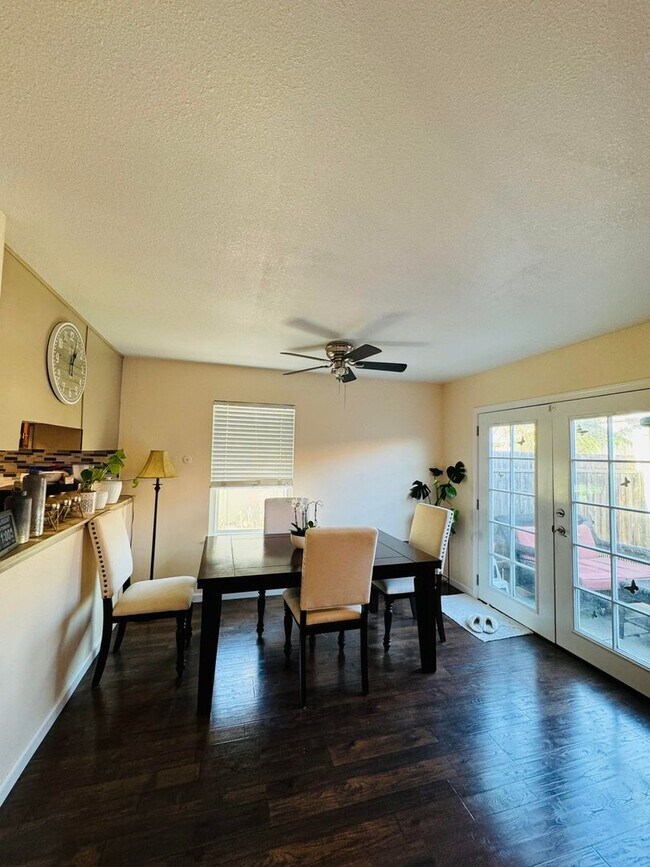 Building Photo - 4 Bedroom Townhome in Antioch