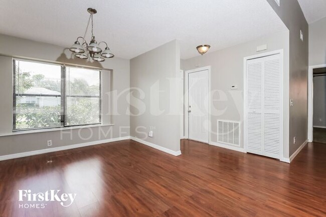 Building Photo - 1401 SW Sudder Ave