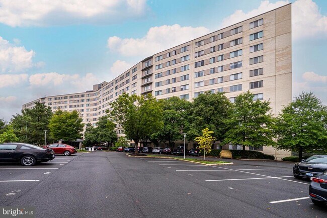 Foto del edificio - 1200 N Nash St