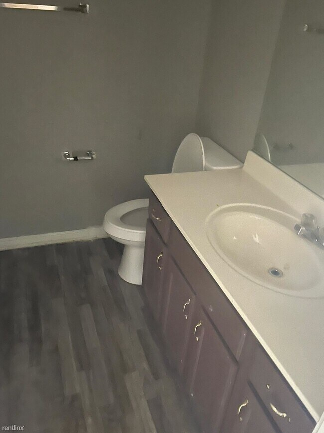 Building Photo - 2 br, 1.5 bath Townhome - 105 Hickory Trac...