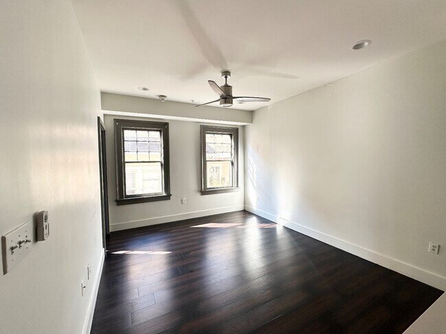 Foto del edificio - Modern 1-Bed Near Tulane/City Park with In-Unit Laundry & Off-Street Parking