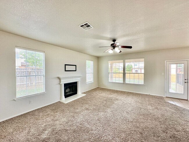 Foto del edificio - Price Drop!  Viewable Now!  Pets Accepted!