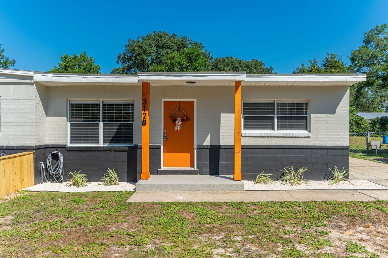Primary Photo - Updated duplex with large yard!