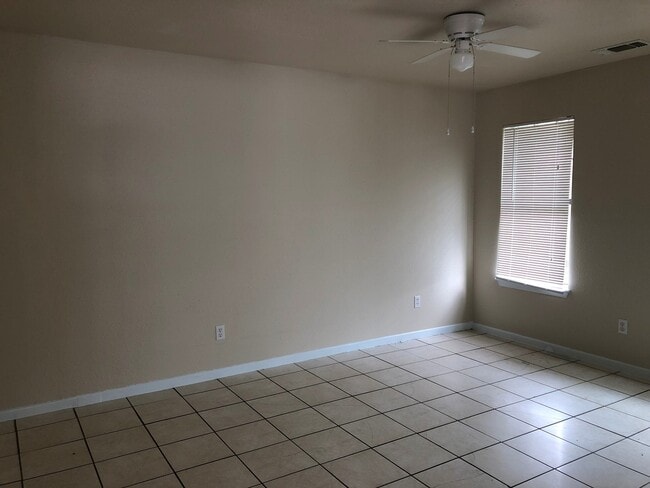 Foto del edificio - 7547 Windsor Oaks