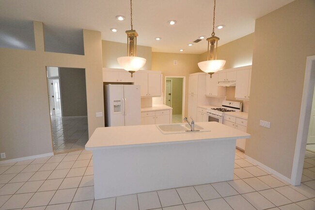Building Photo - 2310 Sunview Ave