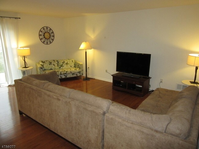 Foto del edificio - 9 Crestmont Ct