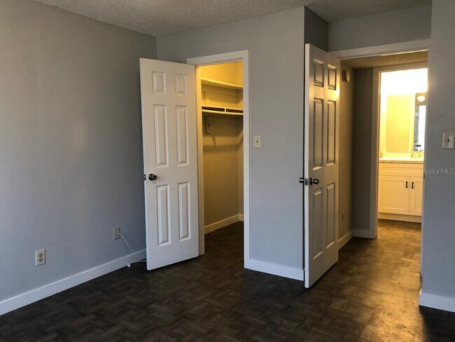 Foto del edificio - 5540 Devonbriar Way