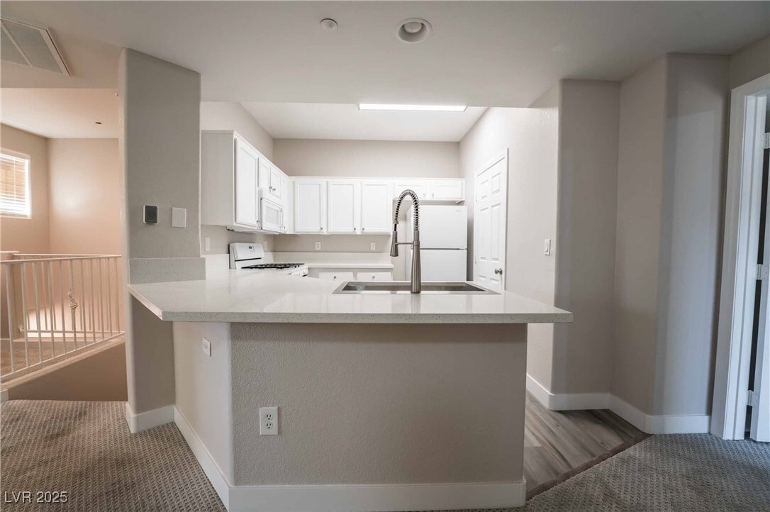 Building Photo - 5855 Valley Dr
