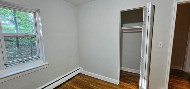 Foto del edificio - Spacious 2-Bed with Heat and Hot Water Included (Brighton)