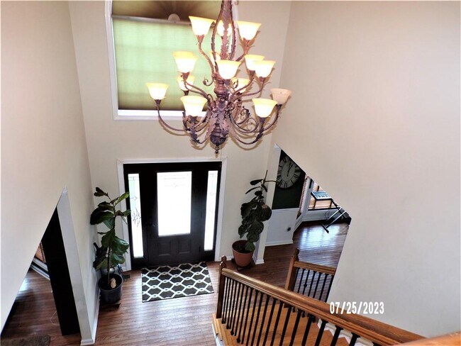 Building Photo - 2702 Winsley Dr SW