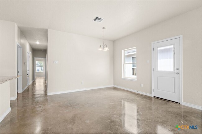 Building Photo - 412 W Avenue C