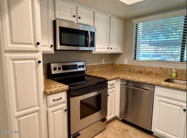 Building Photo - 9990 N Scottsdale Rd