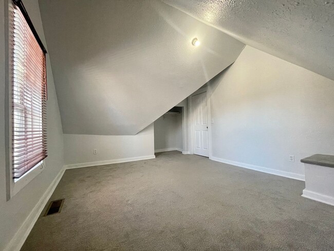 Building Photo - 2121 11th Ave S