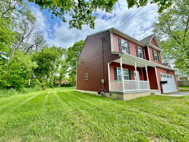 +0.5 acres con amplio patio trasero - 2321 Farrand Dr