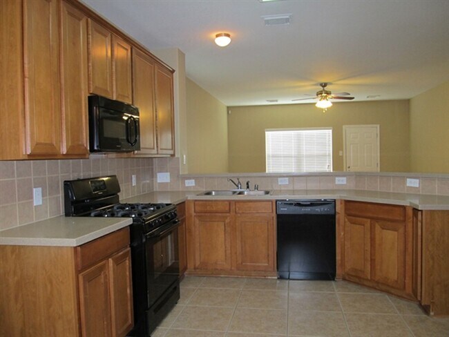 Foto del edificio - 23111 Sawmill Cross Ln