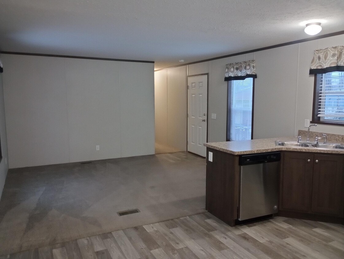 Building Photo - 2701 Huizenga St