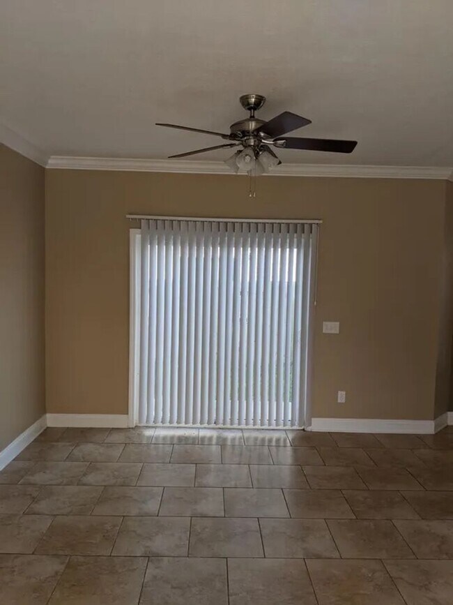 Foto del edificio - 4 bedroom 2.5 bath