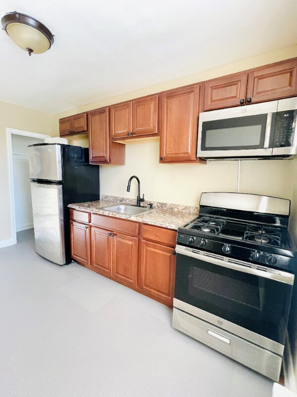 Foto del edificio - 6117 Parkway Dr