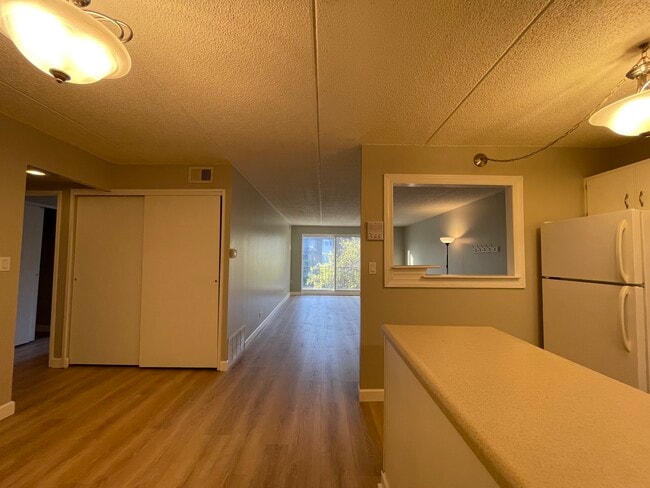 Dining Room - 5S100 Pebblewood Ln
