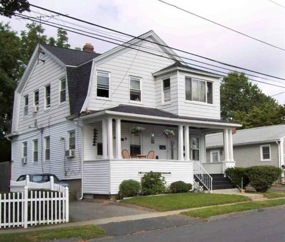 446 Burritt Ave Unit 2, Stratford, CT 06615 Apartments in Stratford