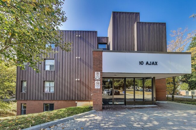 Building Photo - 10 Ajax St