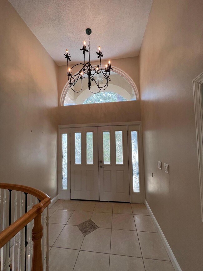 Foto del edificio - 902 Whisperwood Ln S