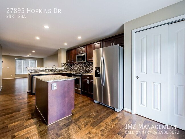 Building Photo - Welcome to this Charming 2-Bedroom, 2-Bath...