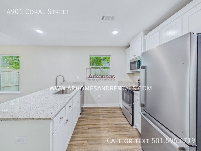 Foto del edificio - 4901 Coral St