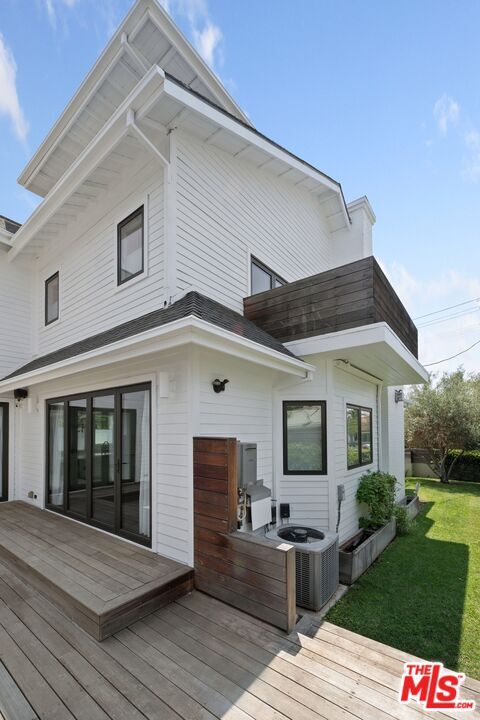 Foto del edificio - 4525 Melbourne Ave