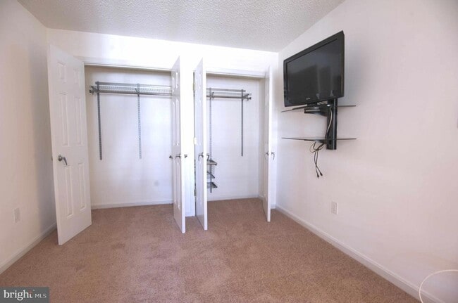 Building Photo - 1007 Fallcrest Ct