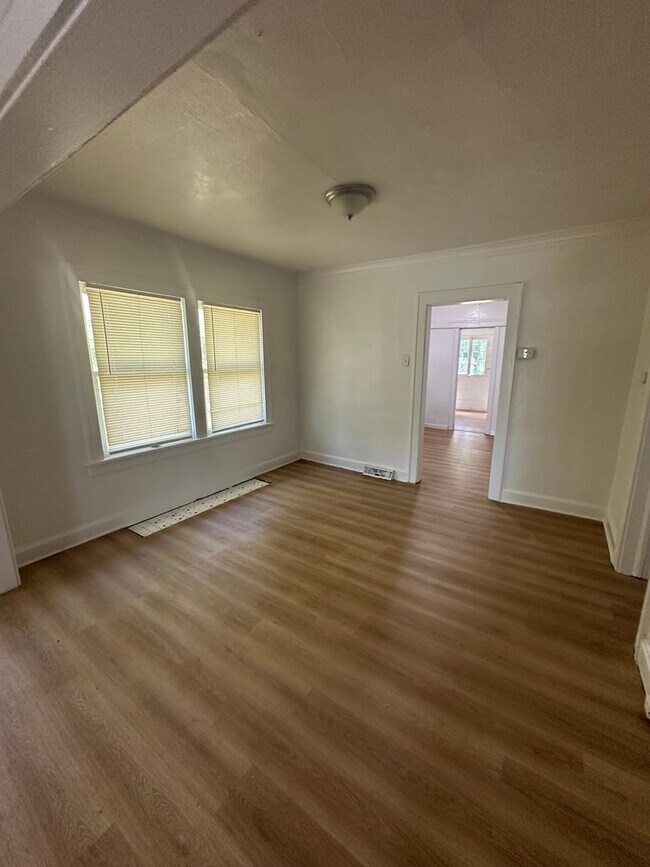 Building Photo - 3607 E 61st St