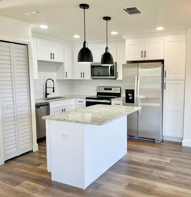 Building Photo - 654 Yardarm Dr