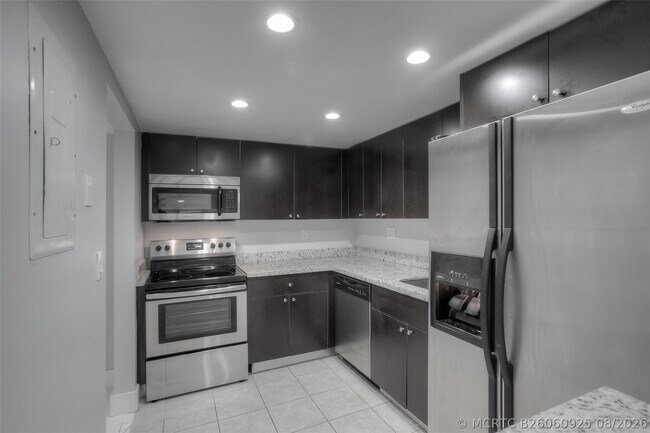 Foto del edificio - 303 Racquet Club Rd