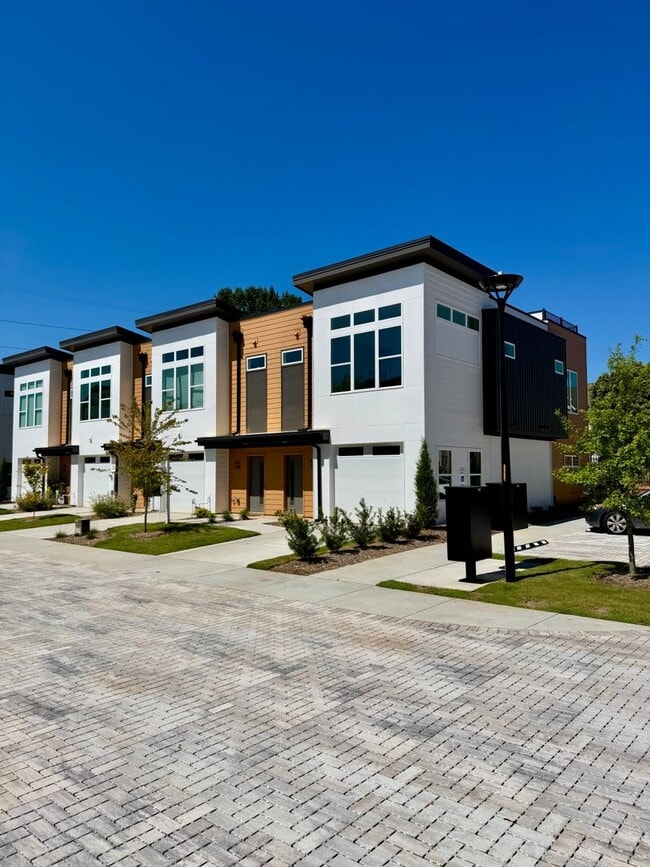 Building Photo - 621 Walnut Hts Dr