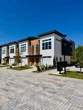 Building Photo - 621 Walnut Hts Dr