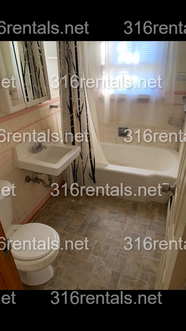 Building Photo - $495 - 1 bed 1 bath - Multi Family Home