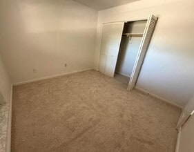 Building Photo - 136 Country Club Dr