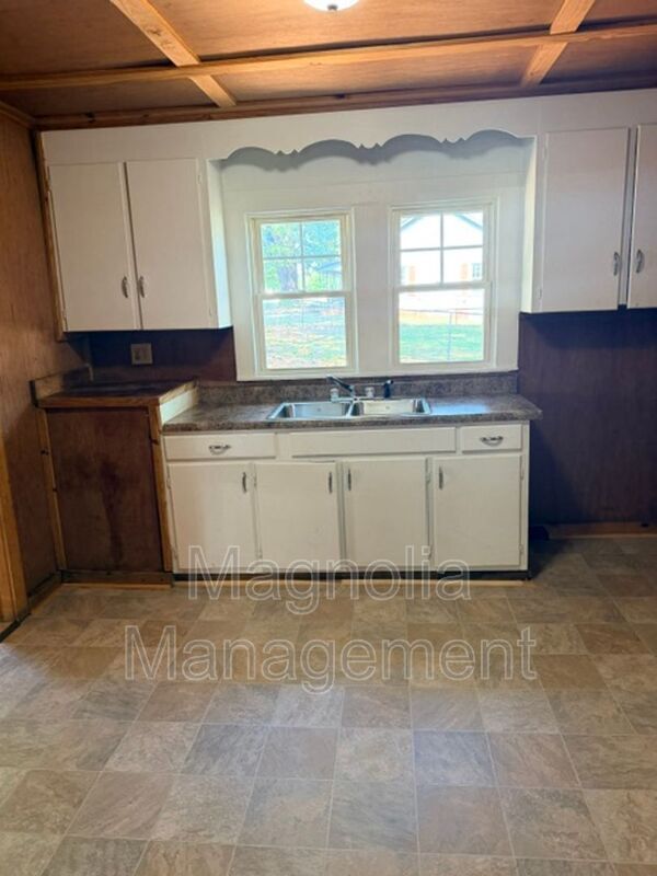 Building Photo - 409 Corbitt Rd
