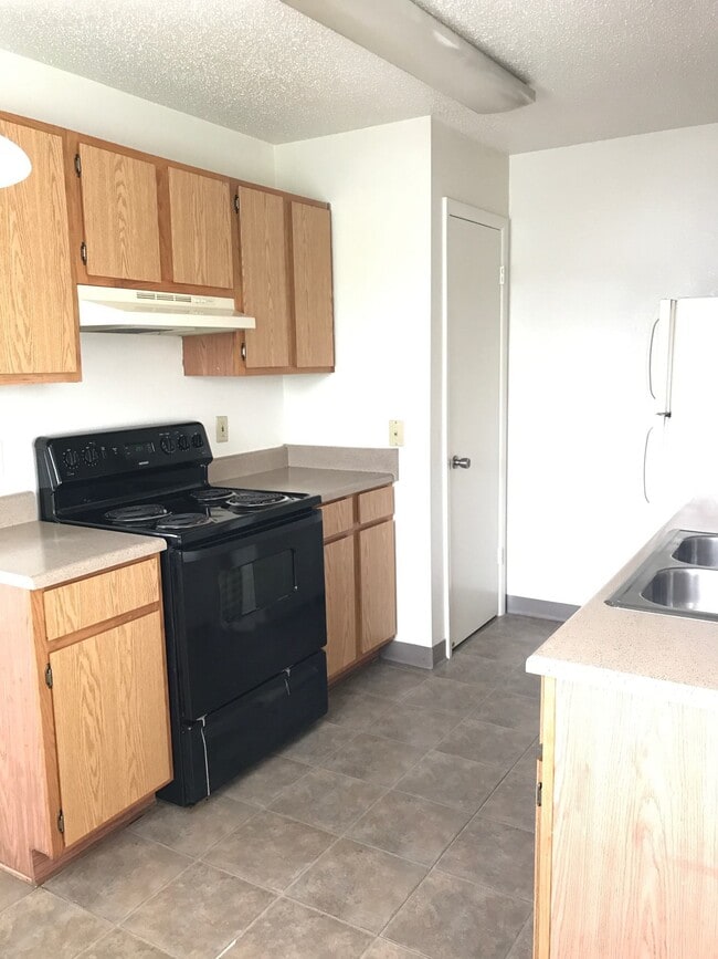 Building Photo - Meadow Ridge