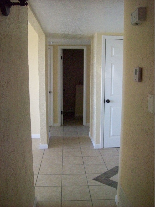 Building Photo - 2522 Gold Ave