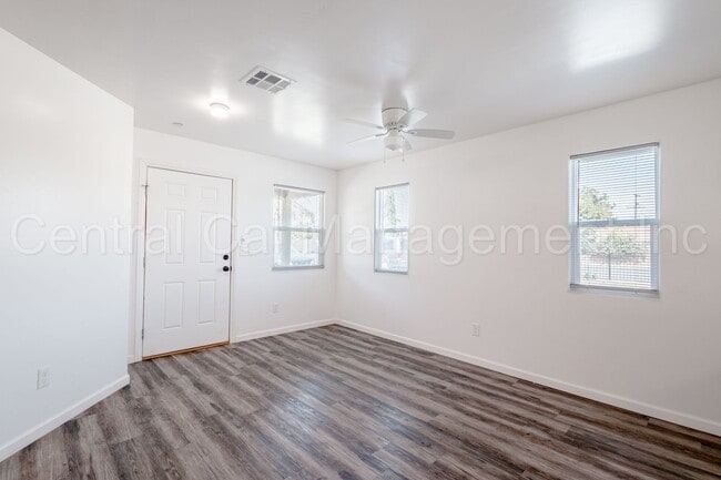 Foto del edificio - 129 E 8th St