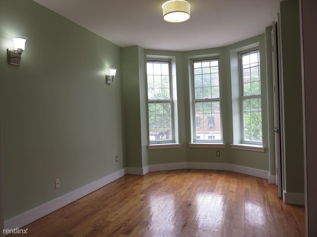 Primary Photo - 1425 Bushwick Ave