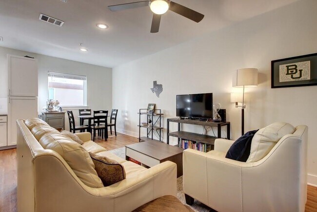 Foto del edificio - 2827 Manor Rd